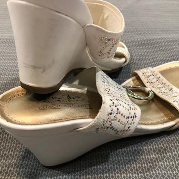 Coach And Four White Casual Women's Shoes - 7M - Gently Used - Picture 4 of 7